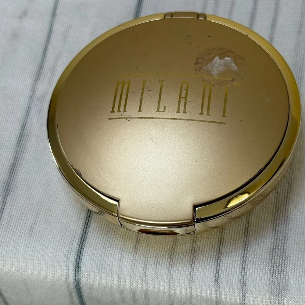 Milani Even-Tone Powder Foundation in Beige 04